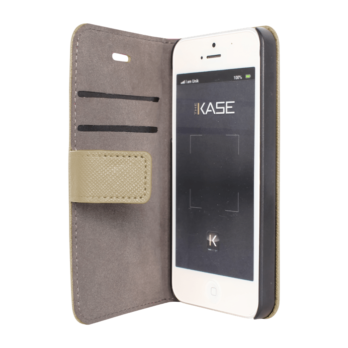 Guess Coque clapet pour Apple iPhone 5/5s/SE, les clout&eacute;es, Cream